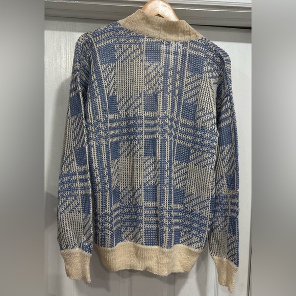 Saks Fifth Avenue V-Neck Sweater in Blue and Cream - Picture 2 of 9